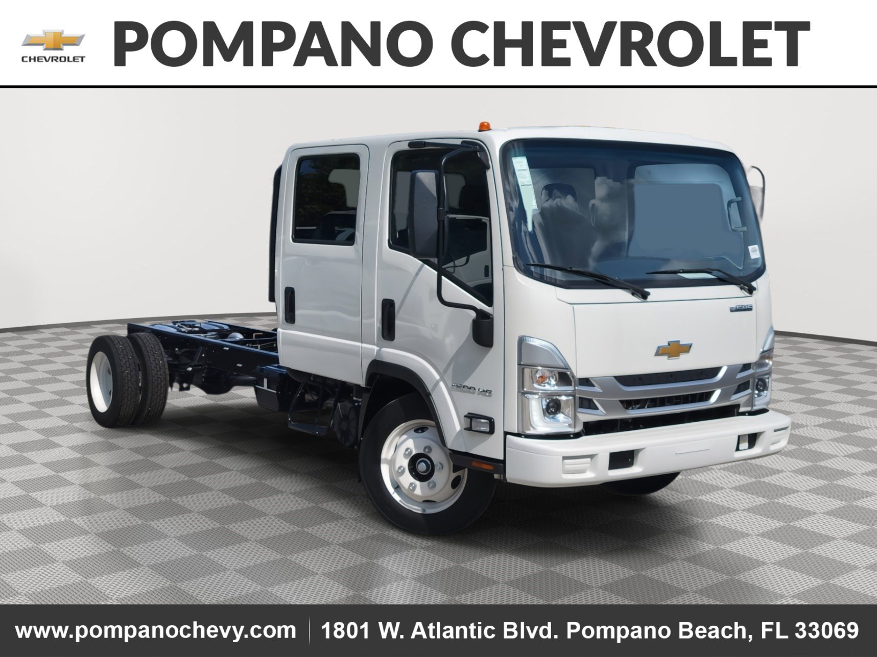 Used 2025 Chevrolet Low Cab Forward image 3