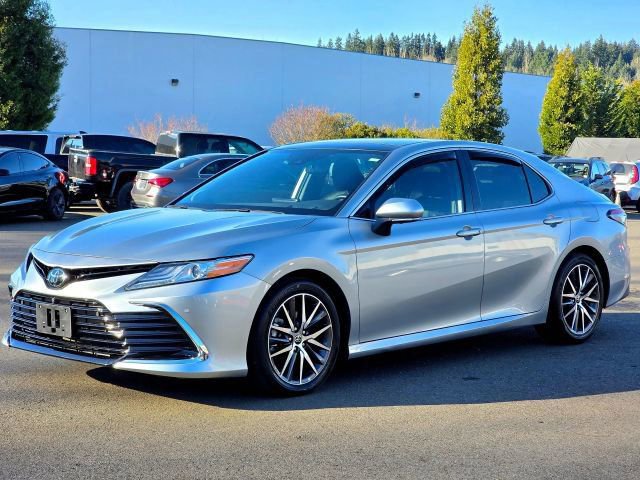 Used 2022 Toyota Camry XLE w/ Navigation Package image 3