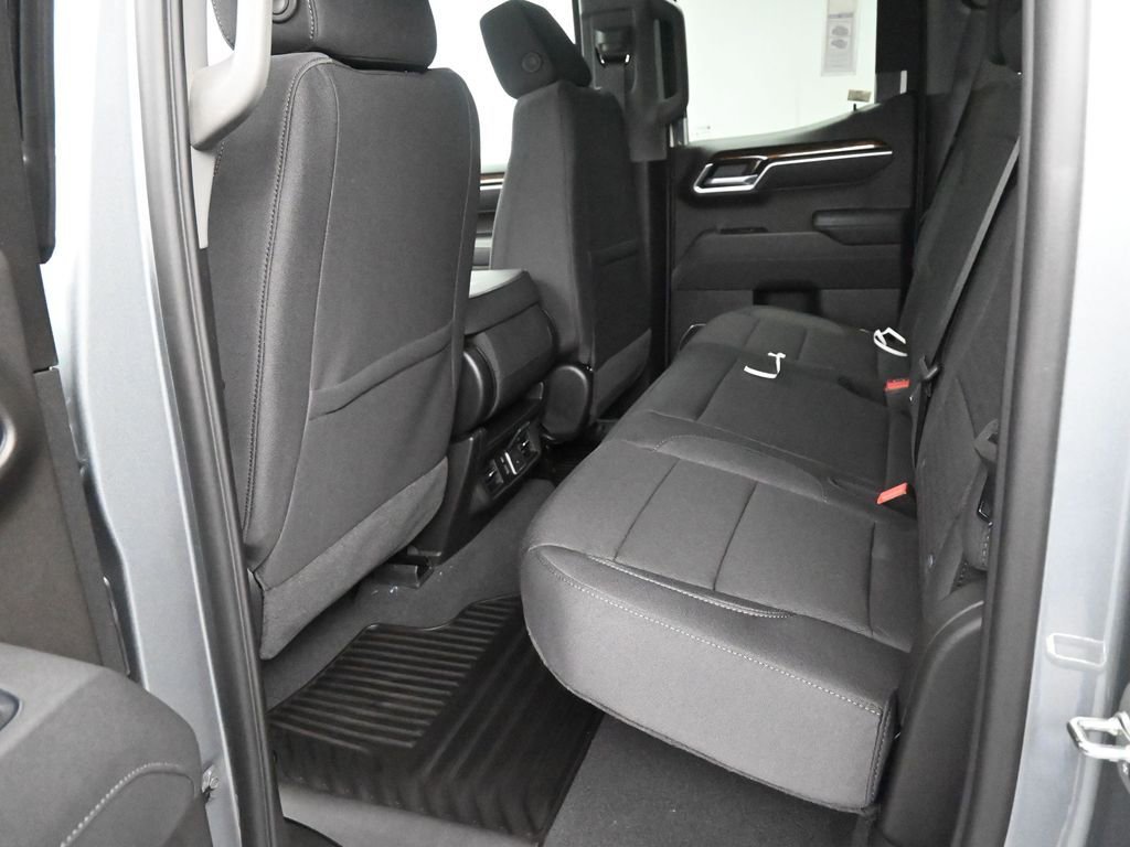 New 2026 GMC Sierra 1500 SLE w/ Preferred Package image 15