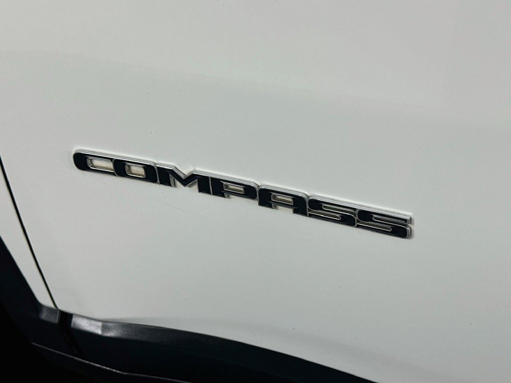 Used 2018 Jeep Compass Latitude w/ Popular Equipment Group AWD/4WD image 28