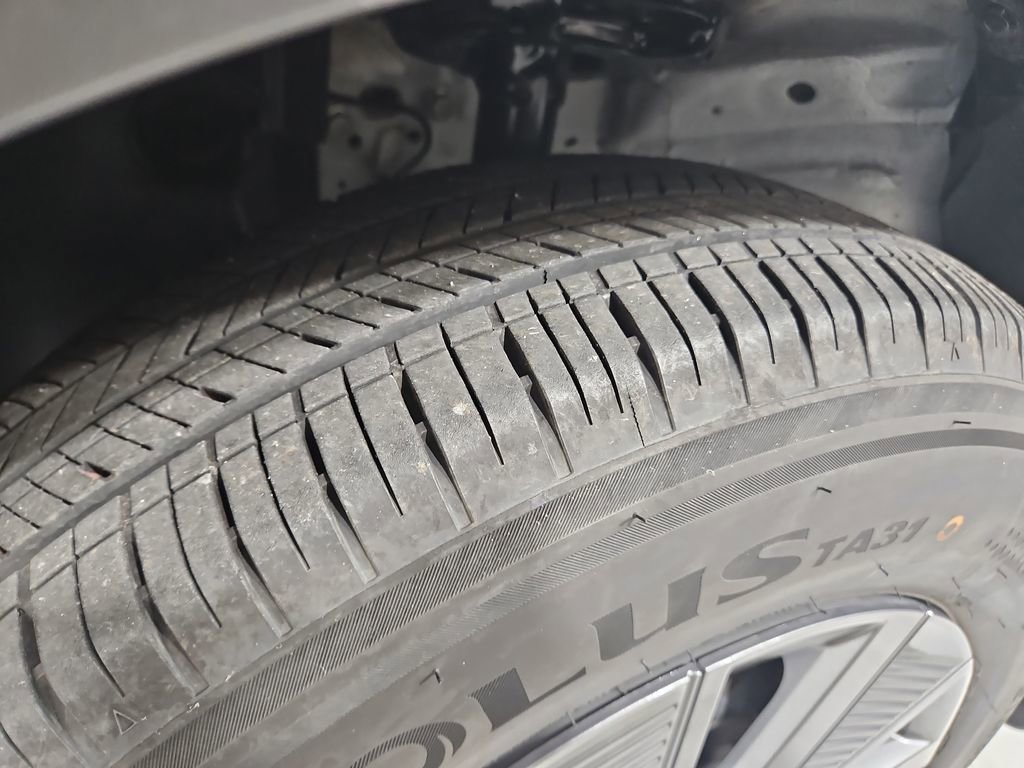 Certified 2025 Nissan Kicks S image 28