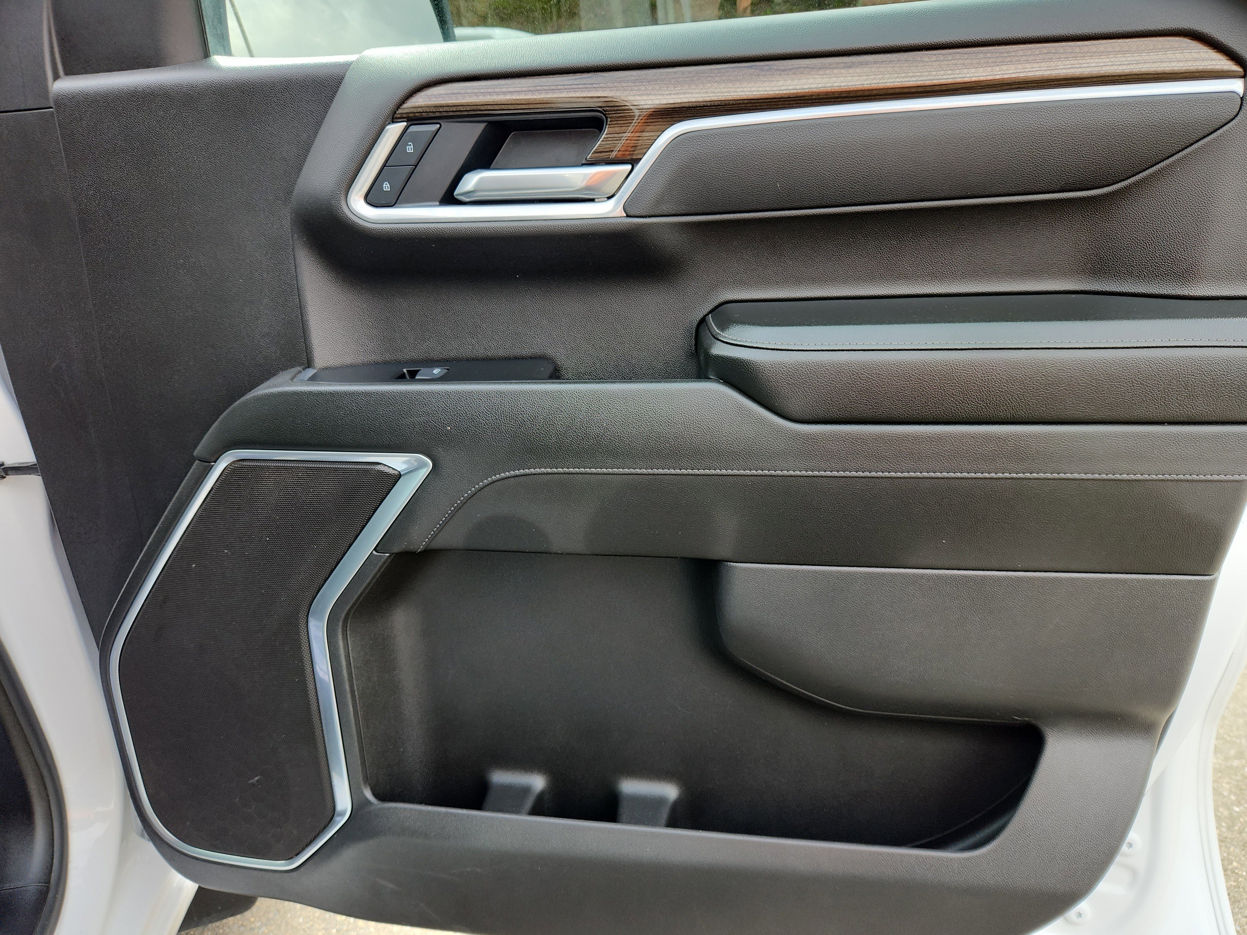 Used 2025 Chevrolet Silverado 1500 LT image 46