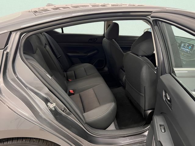 Used 2025 Nissan Altima 2.5 SV FWD image 12