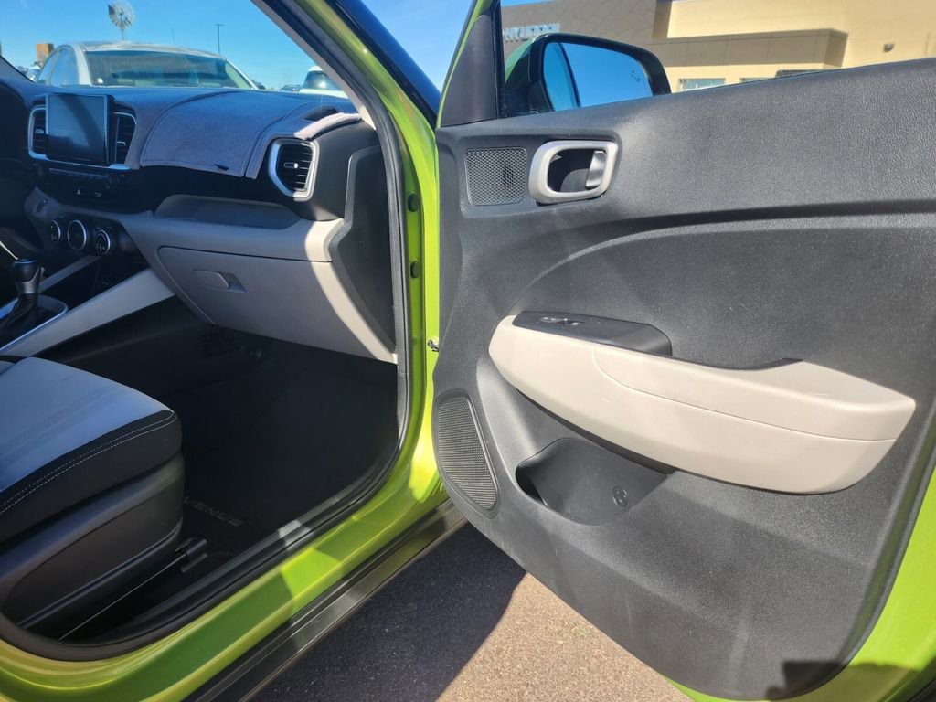 Certified 2021 Hyundai Venue SEL w/ Premium Package image 24