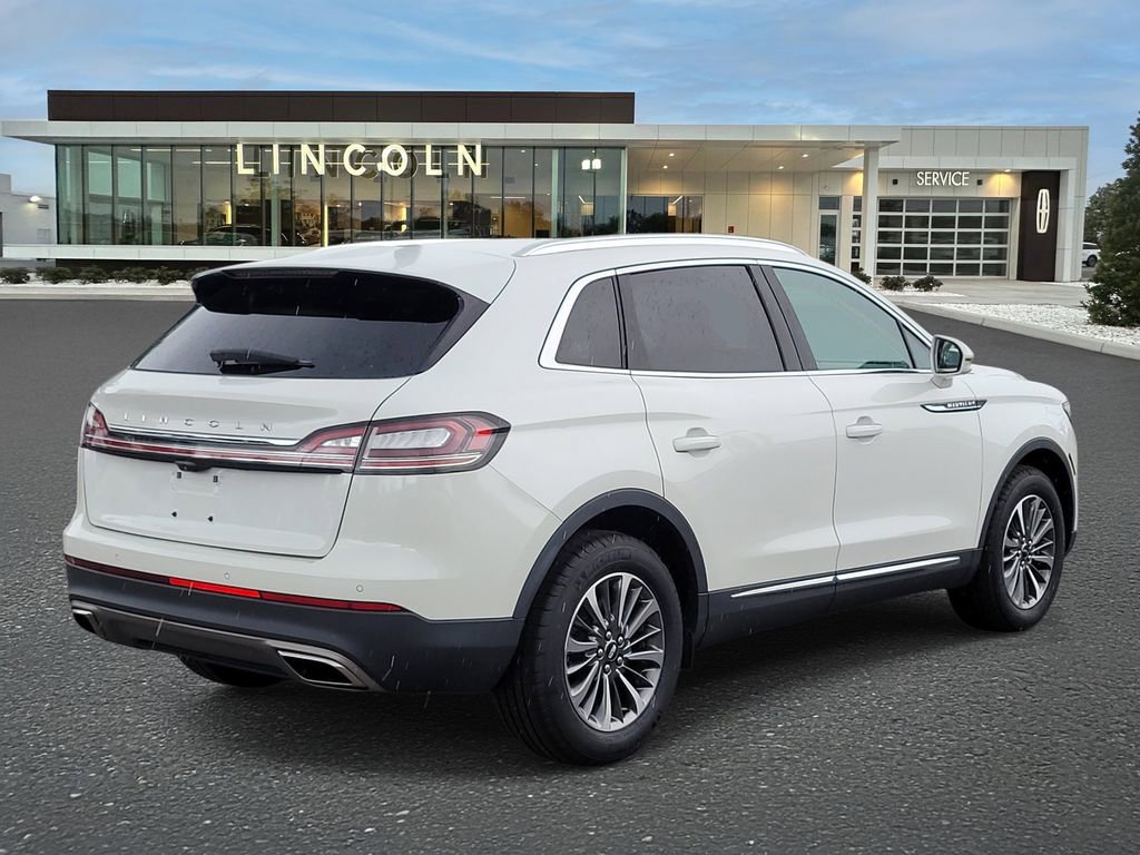 Used 2023 Lincoln Nautilus FWD w/ Premium Package image 4