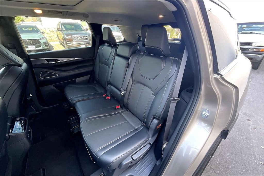 Used 2023 INFINITI QX60 Luxe w/ Vision Package AWD/4WD image 26