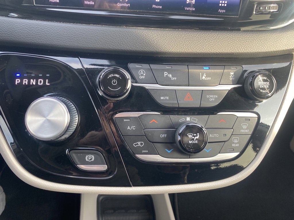 Used 2024 Chrysler Pacifica Touring-L image 18