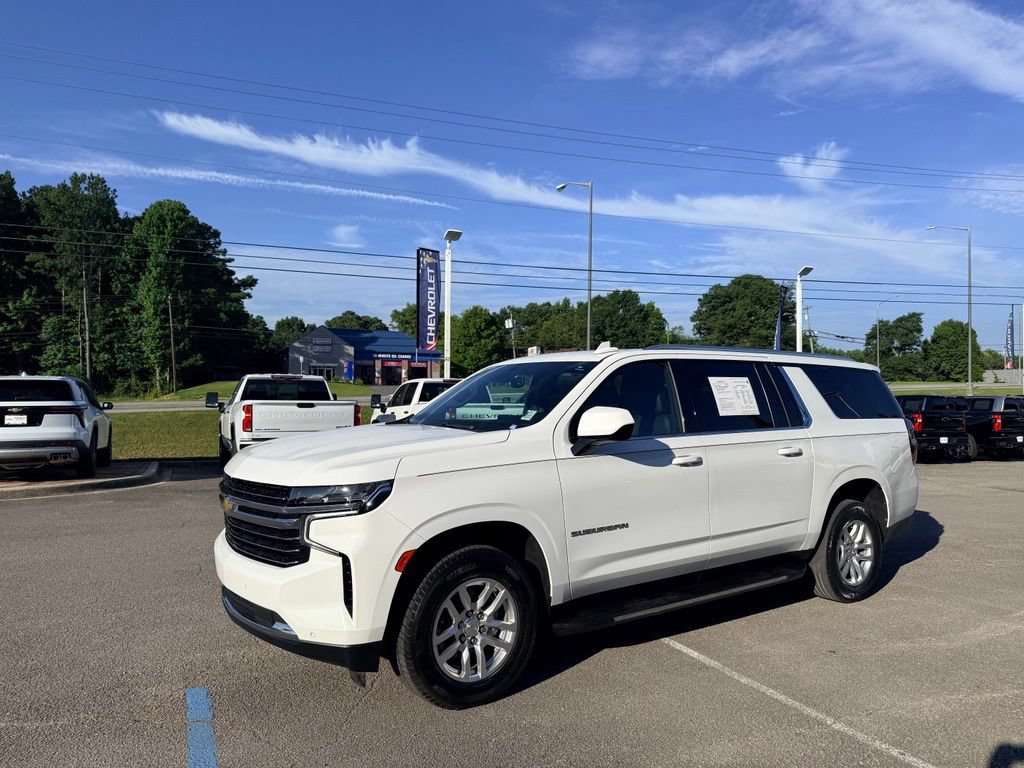 Used 2022 Chevrolet Suburban LT RWD image 2