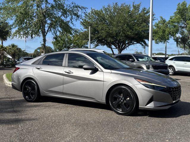 Used 2021 Hyundai Elantra SEL w/ Convenience Package FWD image 2