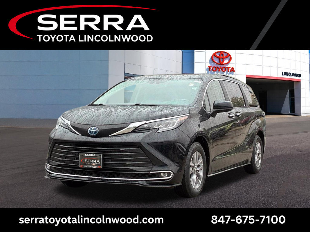 Used 2023 Toyota Sienna XLE FWD image 1