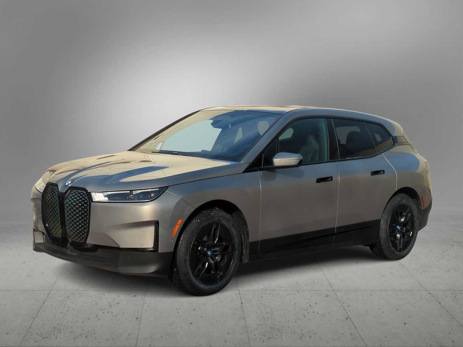 Used 2025 BMW iX xDrive50 image 4