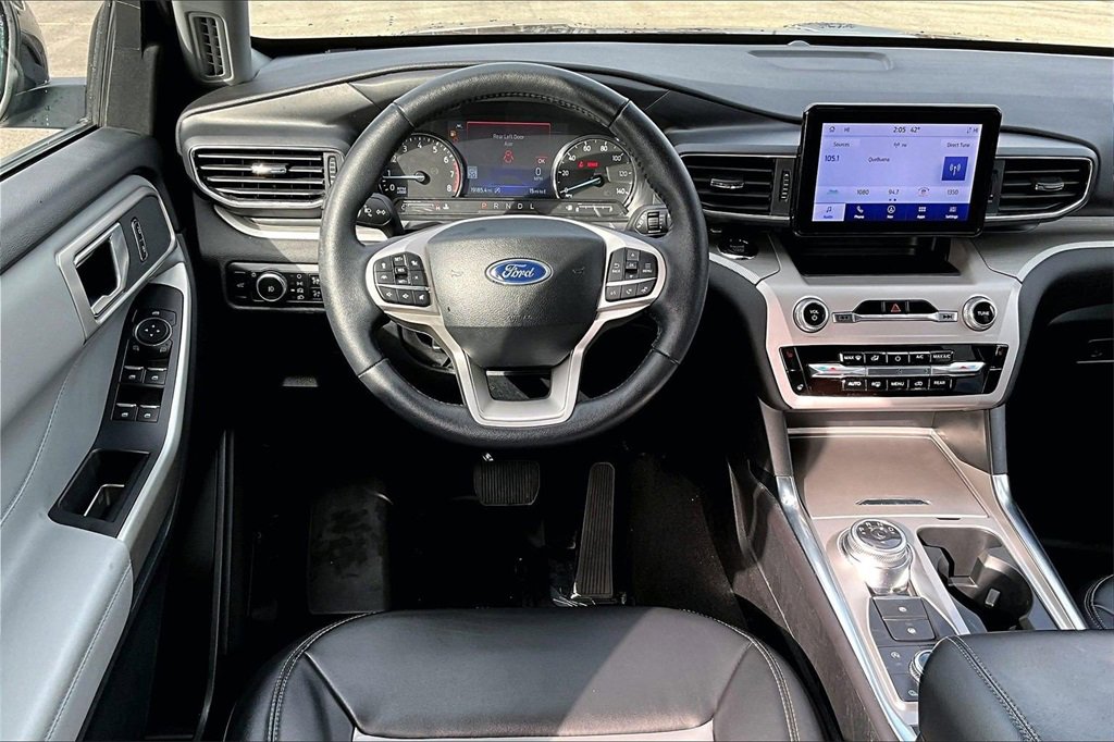 Used 2023 Ford Explorer XLT w/ Equipment Group 202A image 5