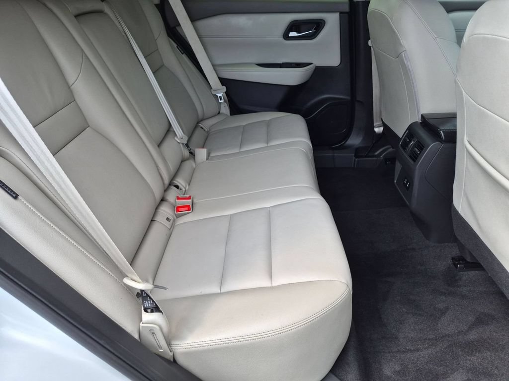 Used 2025 Nissan Rogue SL AWD/4WD image 27
