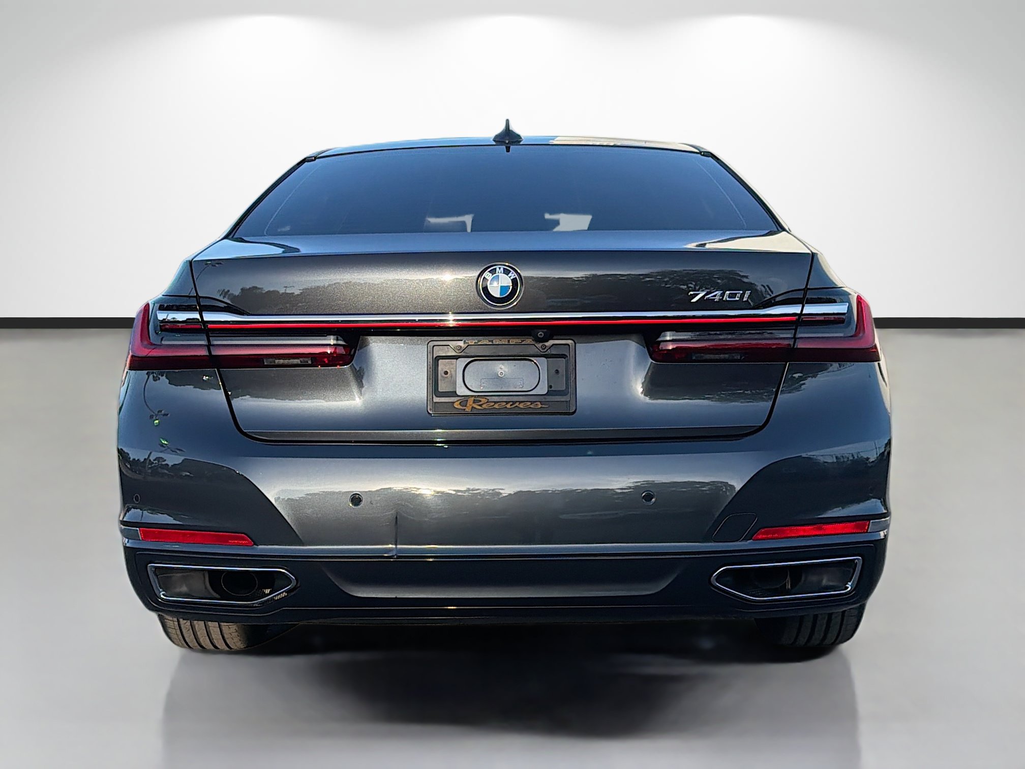 Used 2020 BMW 740i w/ Cold Weather Package RWD image 4