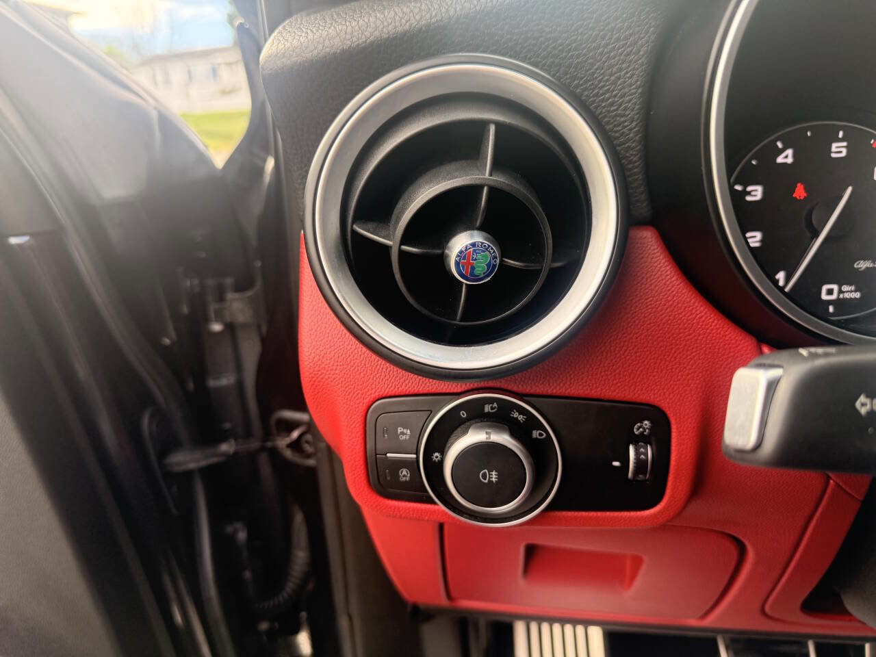 Used 2018 Alfa Romeo Stelvio Ti Sport AWD/4WD image 19