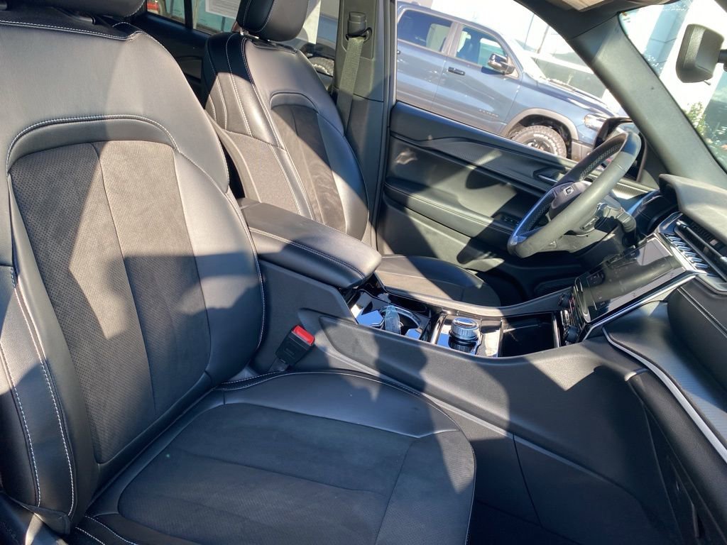 Certified 2023 Jeep Grand Cherokee Altitude image 8