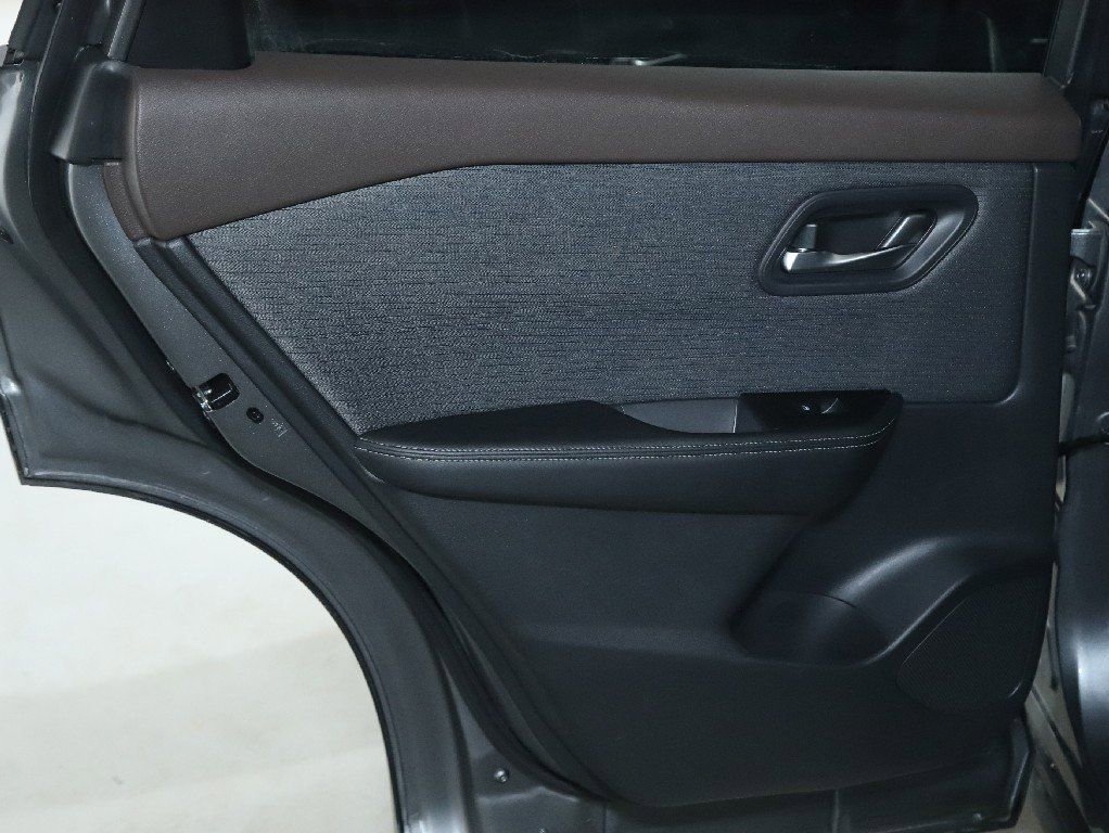 Used 2023 Nissan Rogue SV image 13