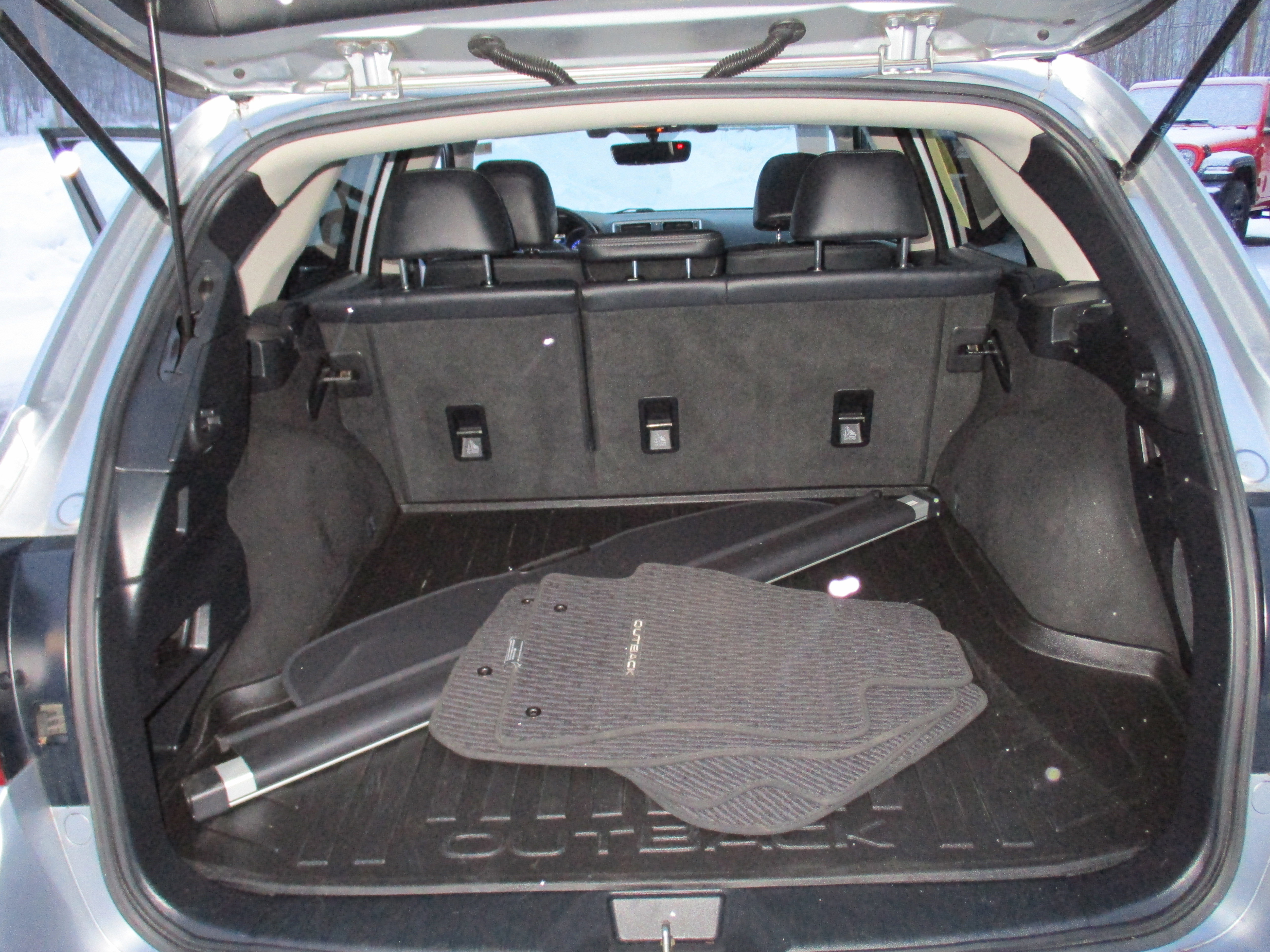 Used 2018 Subaru Outback 2.5i Limited image 13