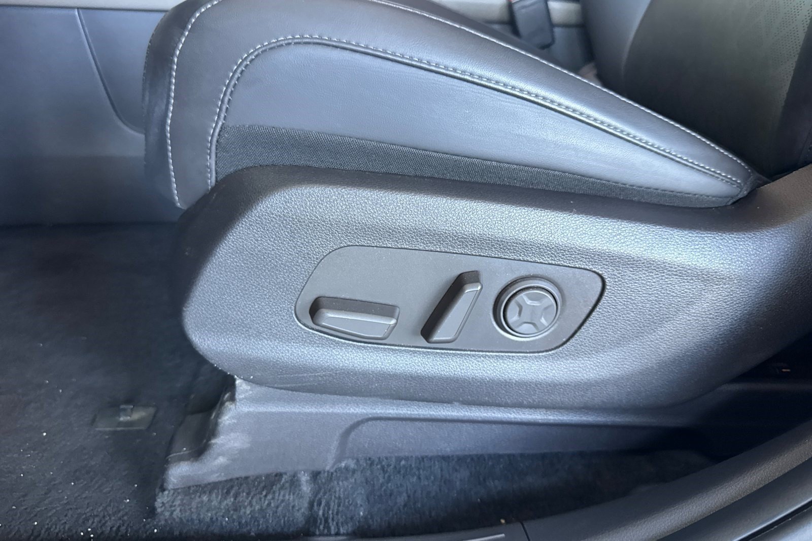 Used 2026 Kia Carnival FWD image 15