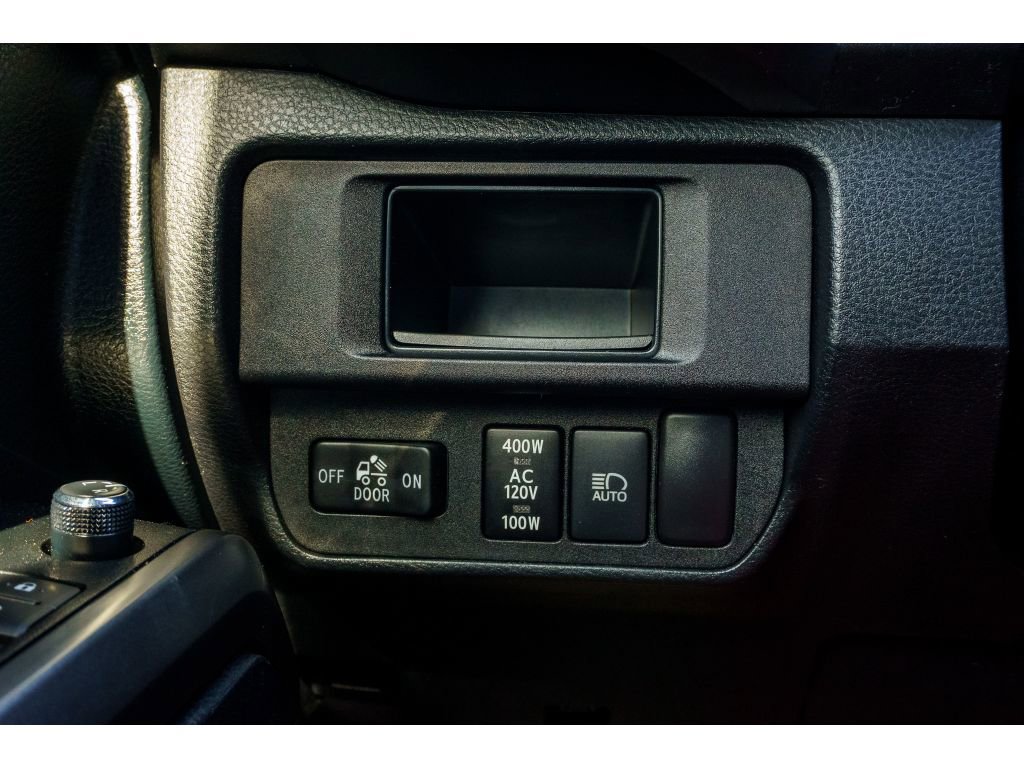 Used 2018 Toyota Tacoma Limited RWD image 27