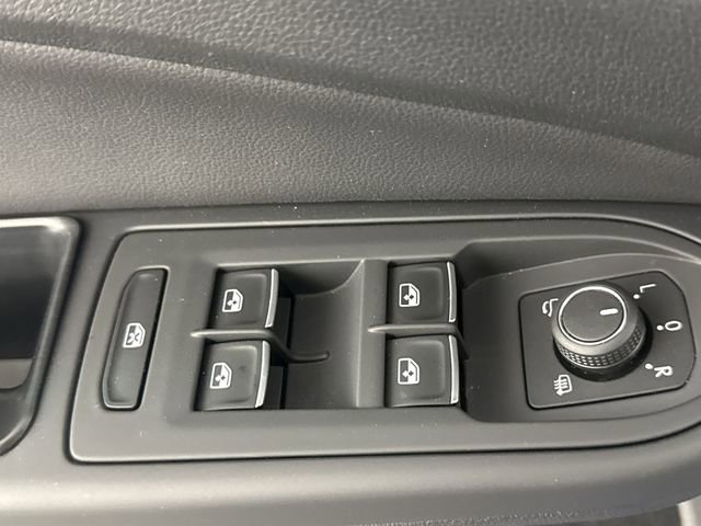 Used 2024 Volkswagen Golf R image 19