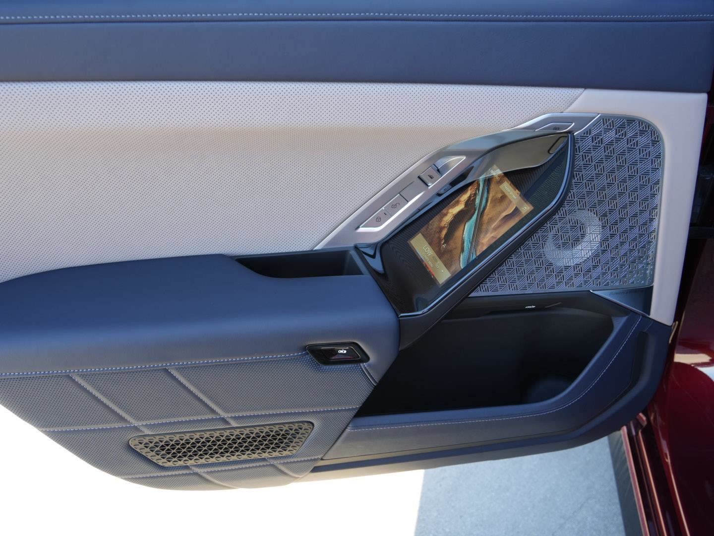 Used 2025 BMW 760i xDrive w/ Executive Package image 16