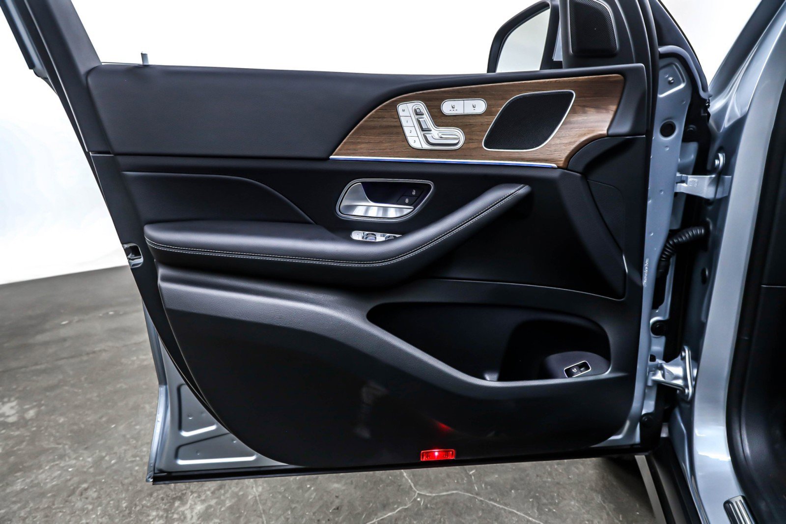 Certified 2025 Mercedes-Benz GLE 350 4MATIC image 21