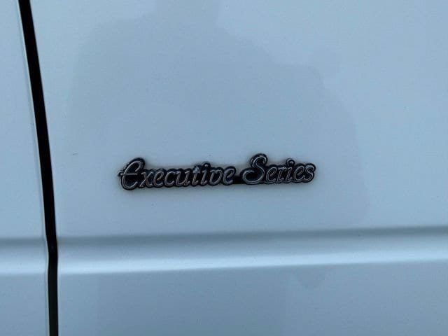 Used 2002 Lincoln Town Car Executive RWD image 8