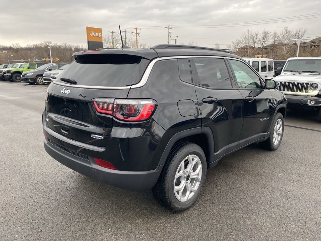 New 2026 Jeep Compass Latitude image 3