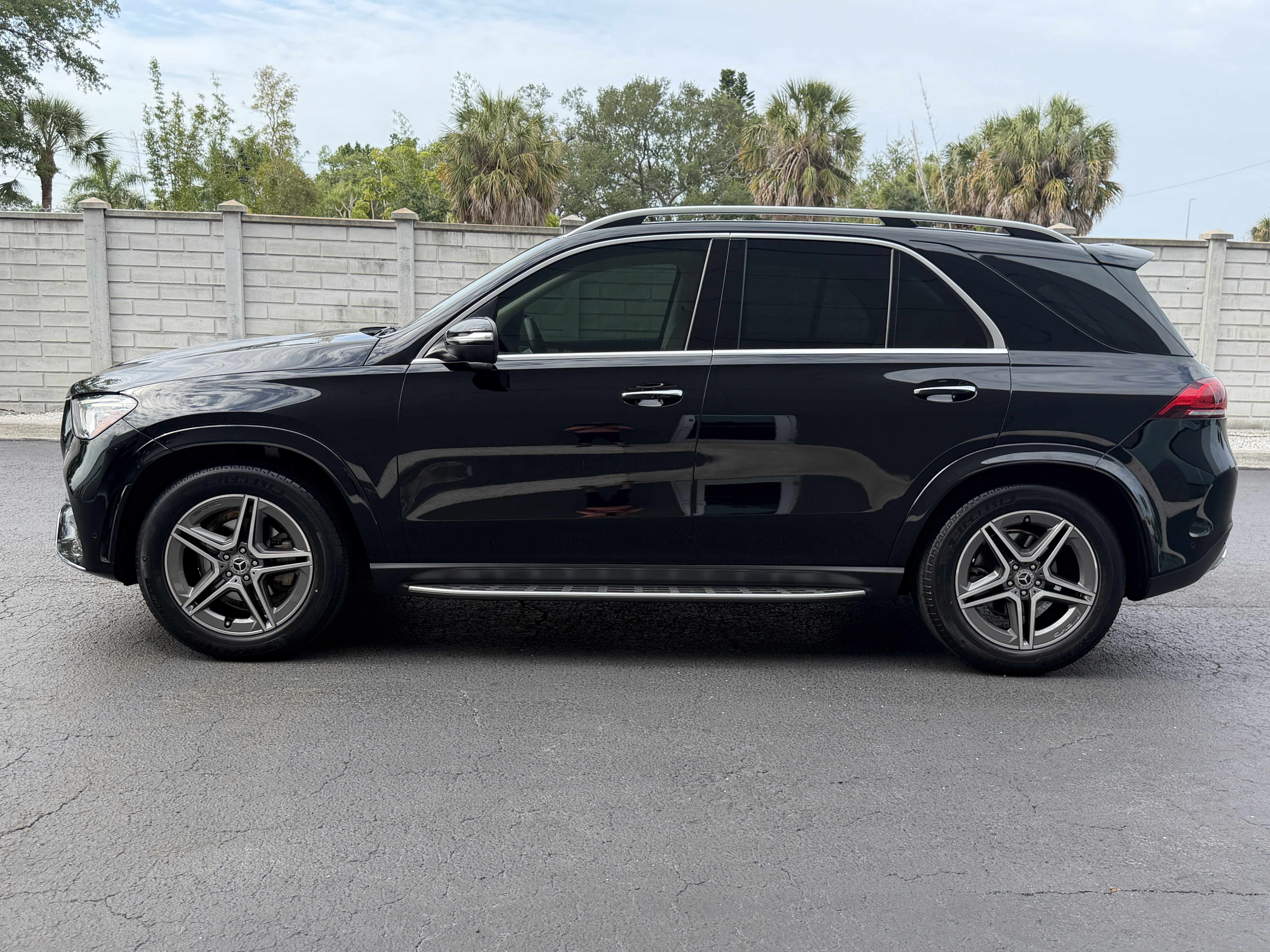 Used 2021 Mercedes-Benz GLE 350 4MATIC image 2