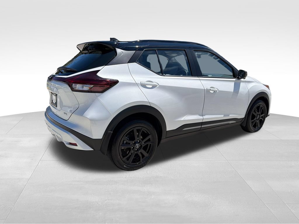 Used 2024 Nissan Kicks SR w/ SR Premium Package FWD image 8