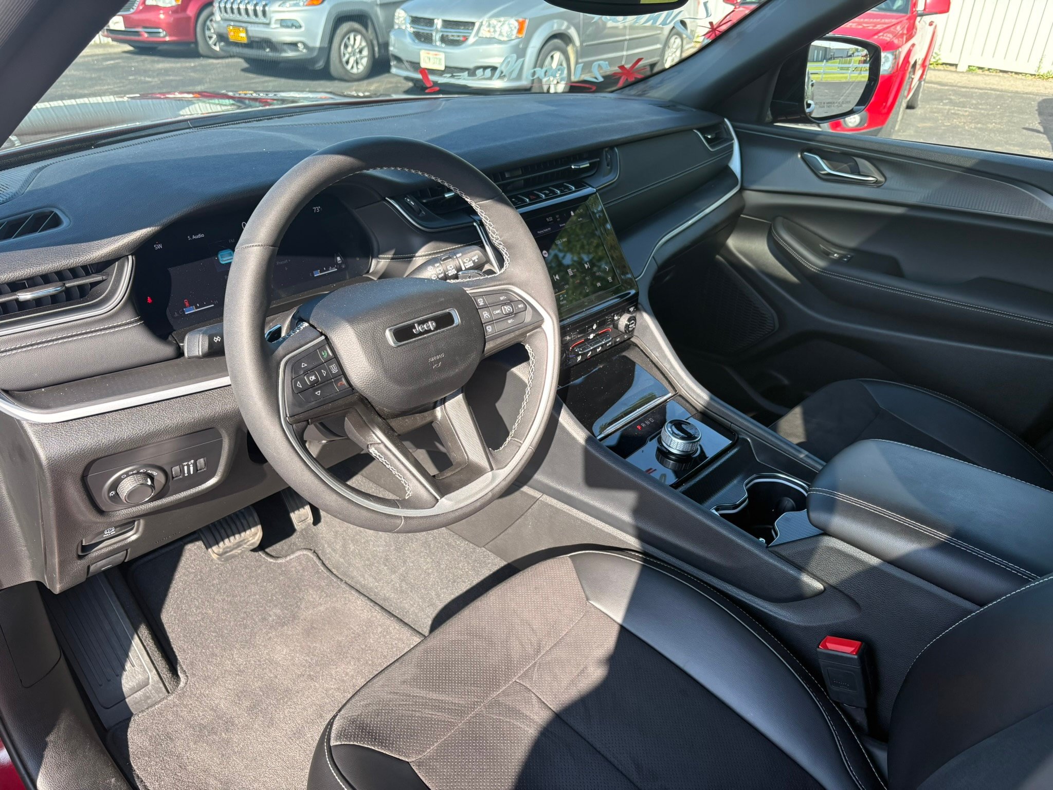 Used 2024 Jeep Grand Cherokee Altitude AWD/4WD image 16