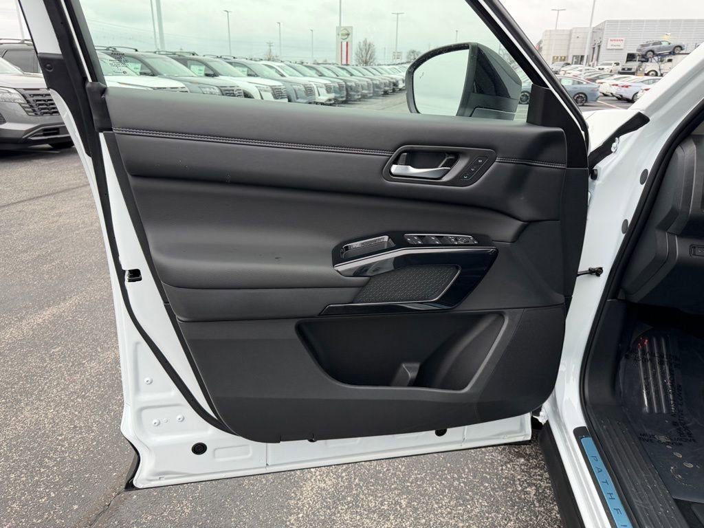New 2026 Nissan Pathfinder Platinum image 12