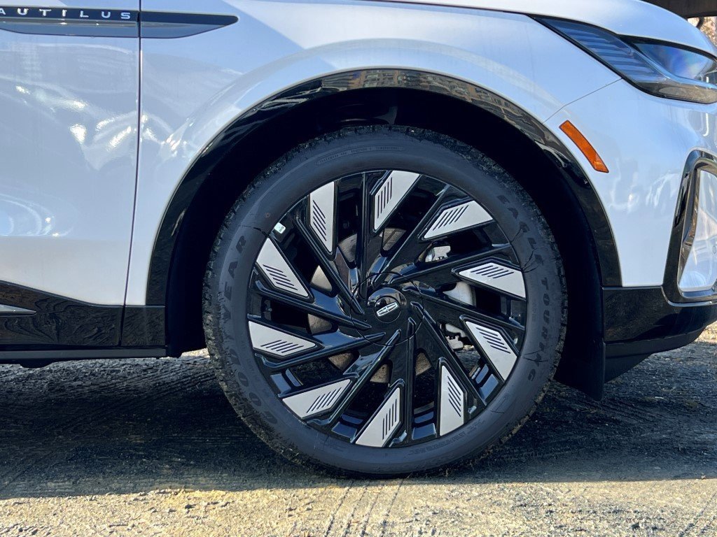 New 2026 Lincoln Nautilus Reserve w/ Jet Appearance Package image 6