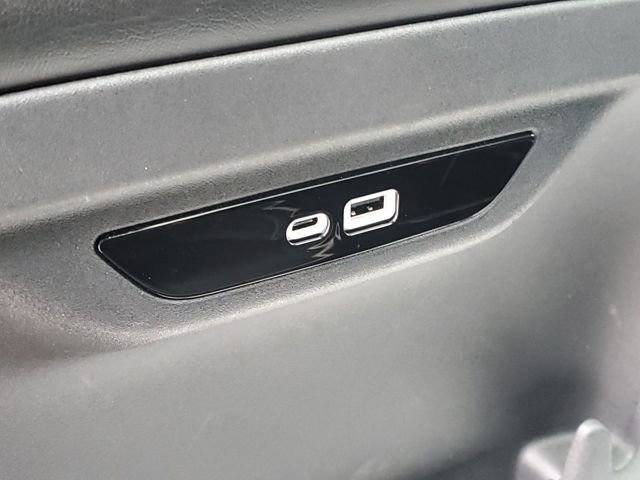 Used 2025 Chrysler Pacifica Limited image 35