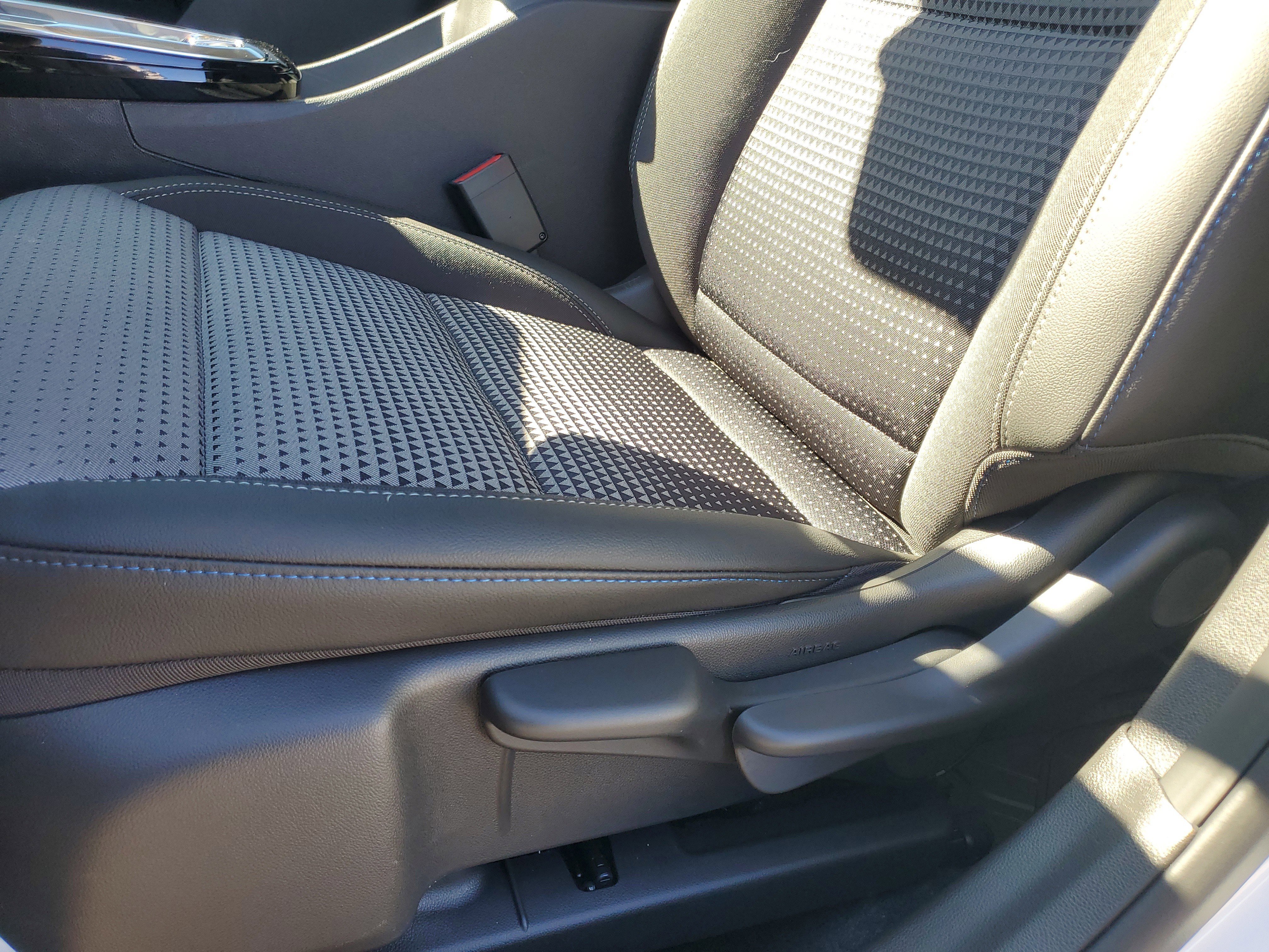 Used 2025 Chevrolet Trax LT image 21