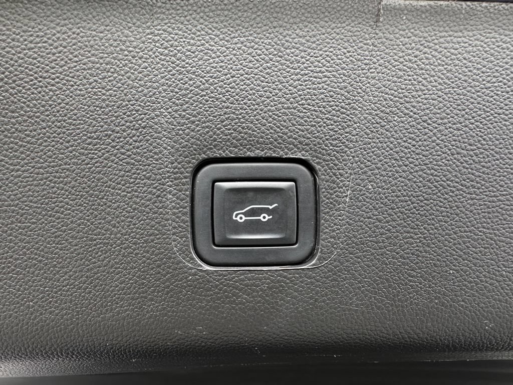Used 2023 Chevrolet Traverse LT w/ LT Premium Package AWD/4WD image 43