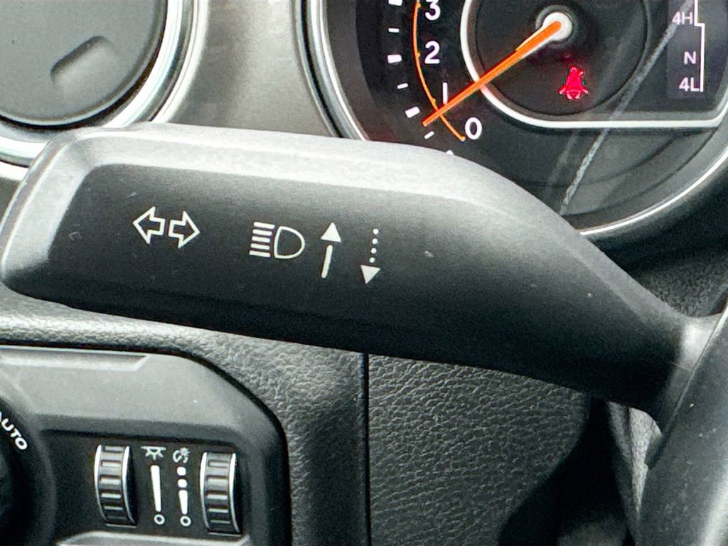 Used 2018 Jeep Wrangler Unlimited Sahara w/ Safety Group AWD/4WD image 14