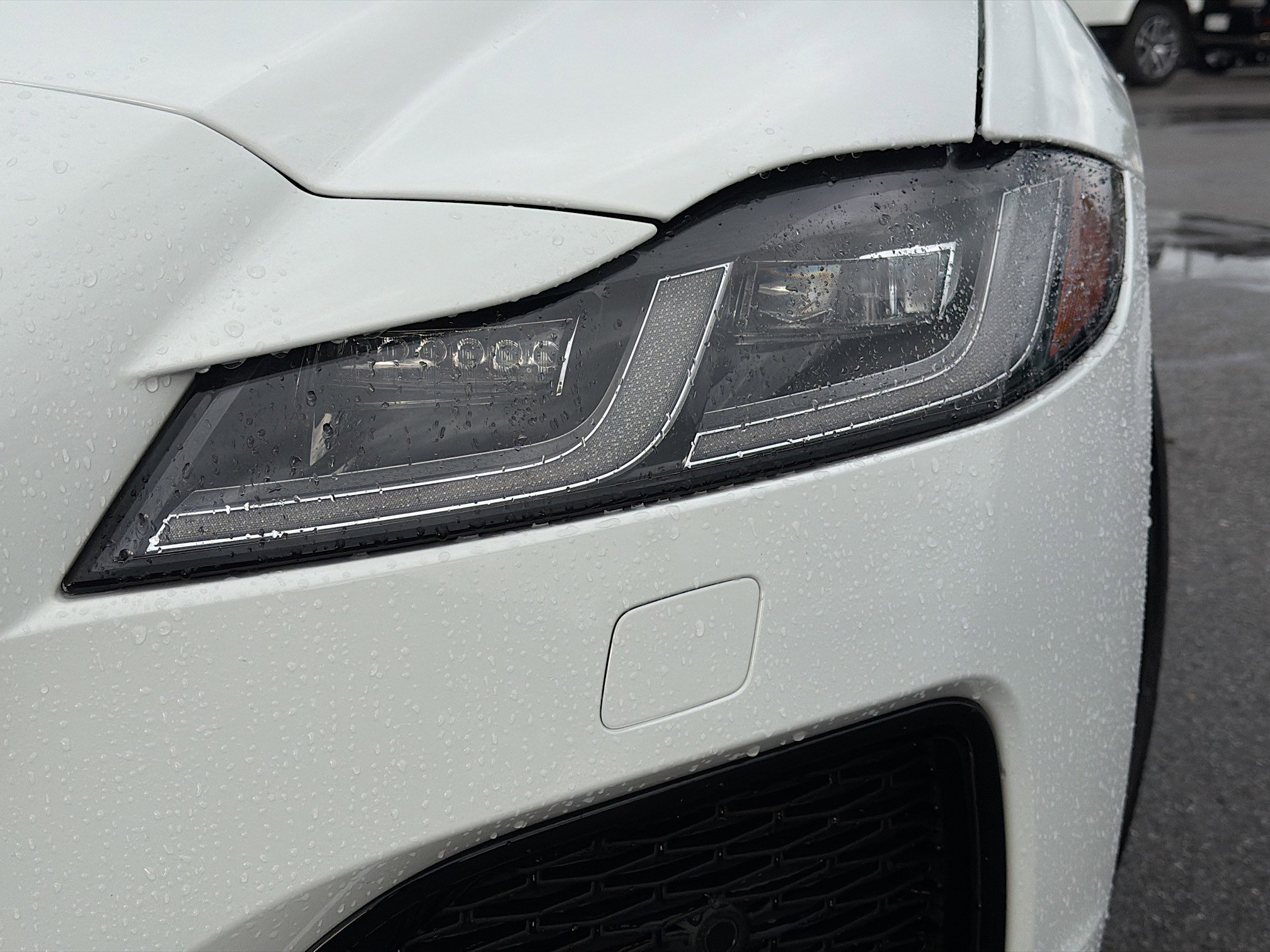 Used 2024 Jaguar XF R-Dynamic SE image 9