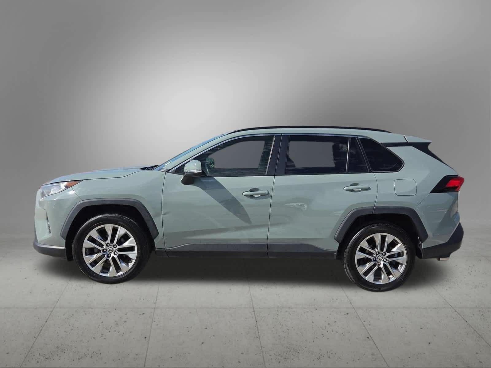 Used 2020 Toyota RAV4 XLE Premium FWD image 3