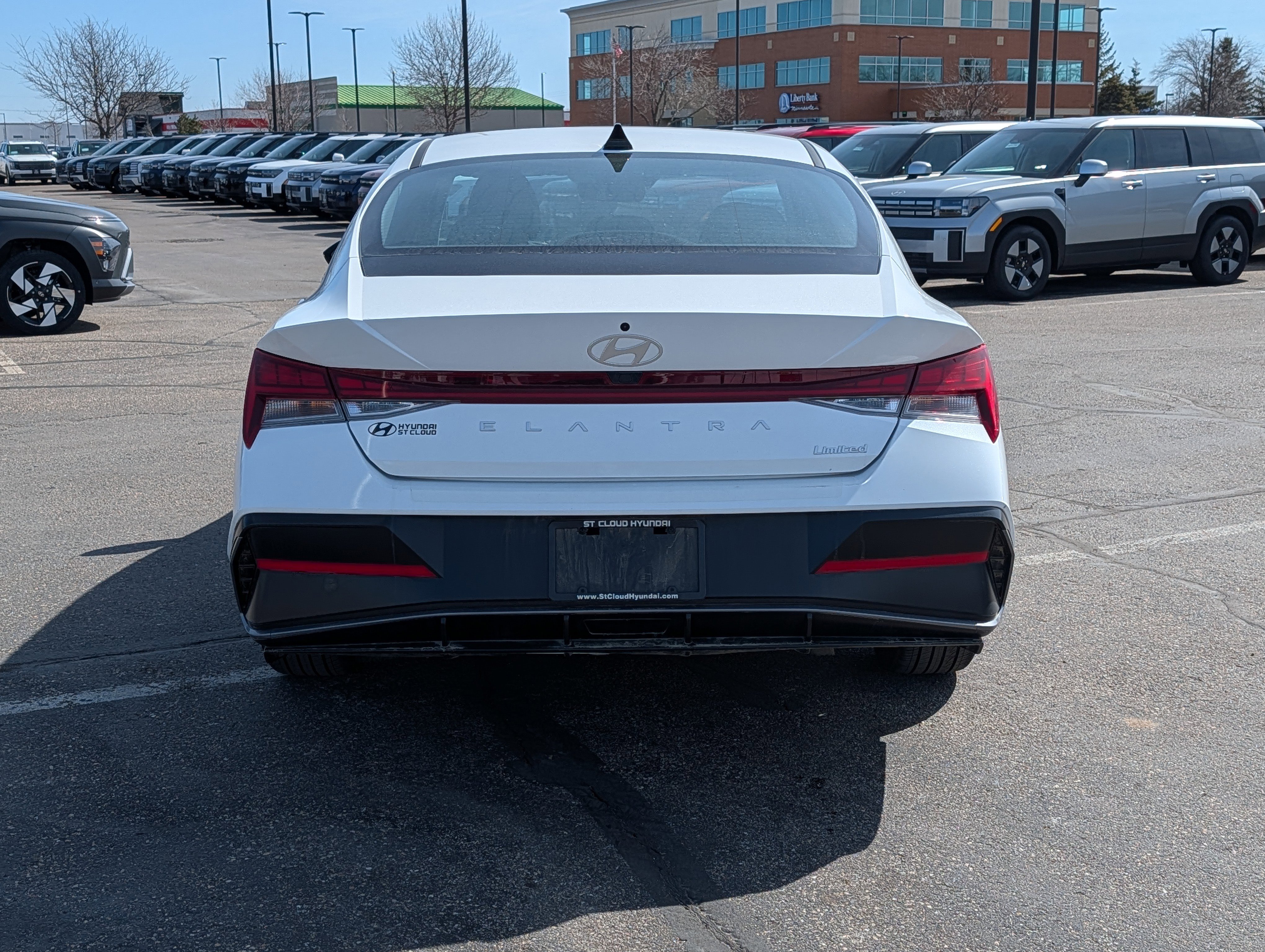 Certified 2025 Hyundai Elantra Limited FWD image 4