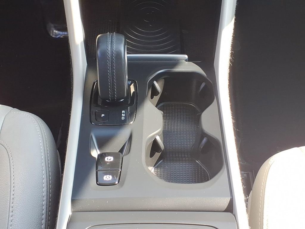 Used 2019 Volvo XC40 T4 Momentum image 20