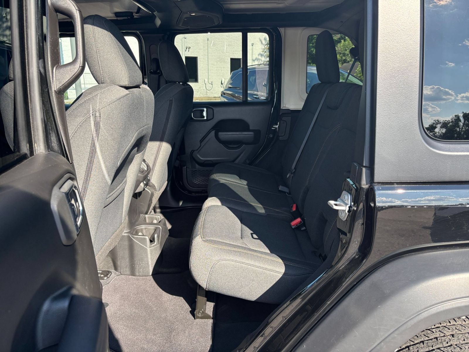Used 2025 Jeep Wrangler Unlimited Sport AWD/4WD image 24