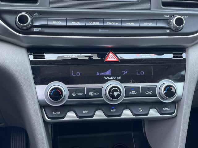 Used 2020 Hyundai Elantra SE FWD image 19