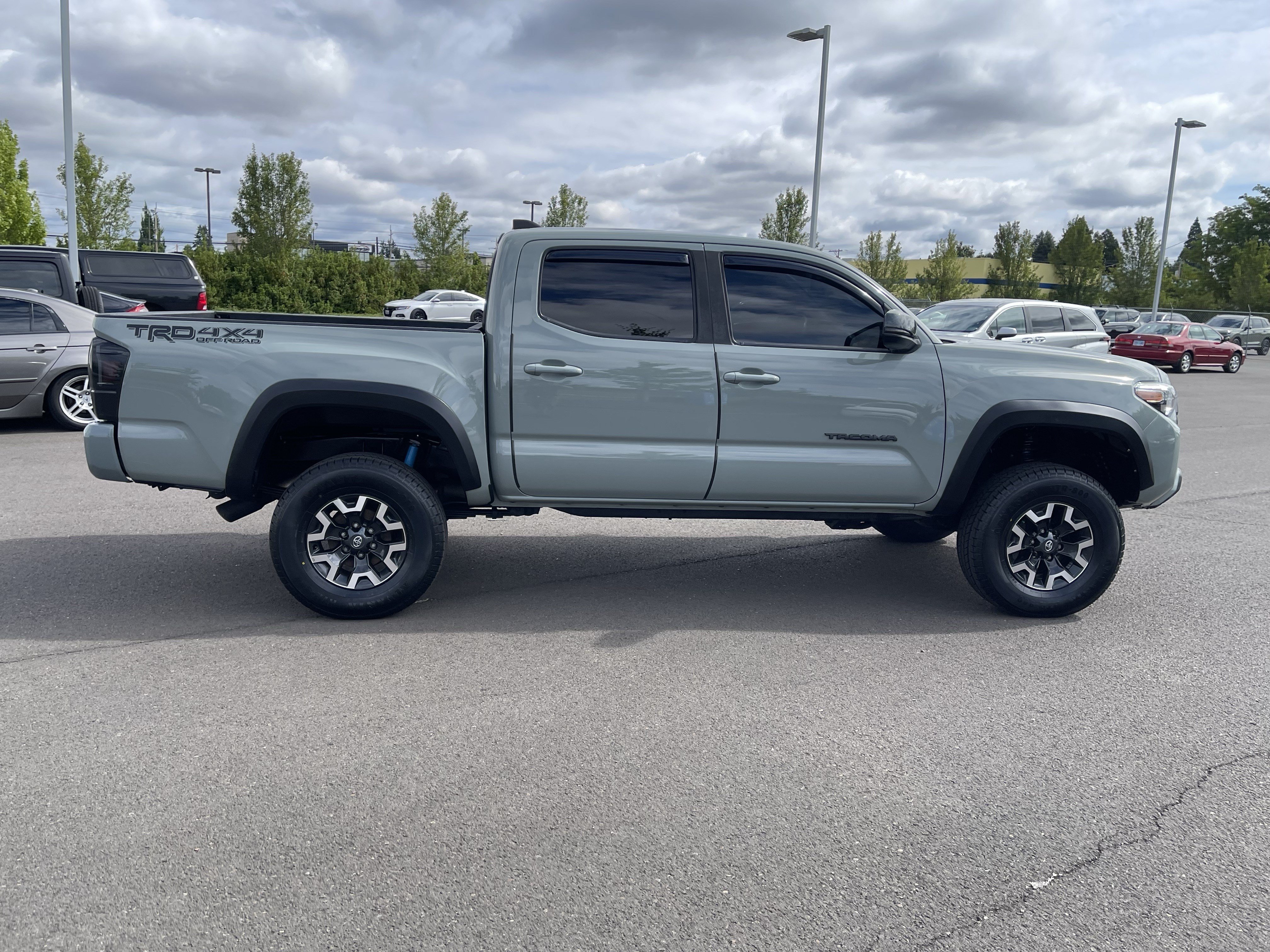 Used 2022 Toyota Tacoma TRD Off-Road w/ Technology Package AWD/4WD image 6