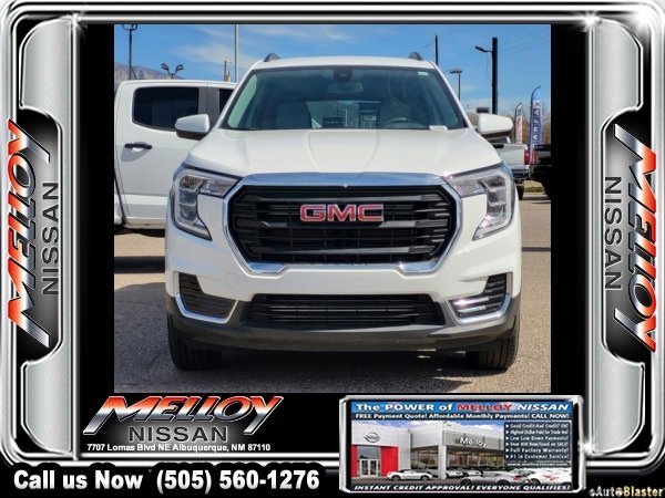 Used 2023 GMC Terrain SLE w/ Driver Convenience Package image 2