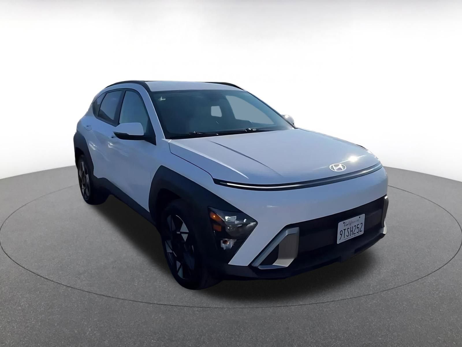 Used 2025 Hyundai Kona SEL image 3