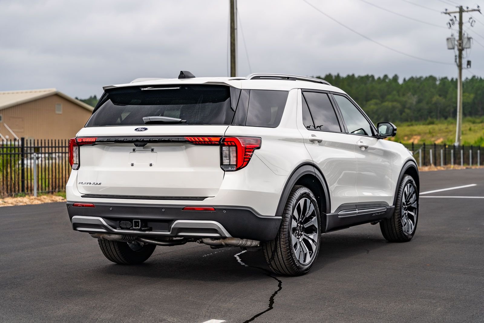 New 2027 Ford Explorer Platinum w/ LUX Leather Package AWD/4WD image 4