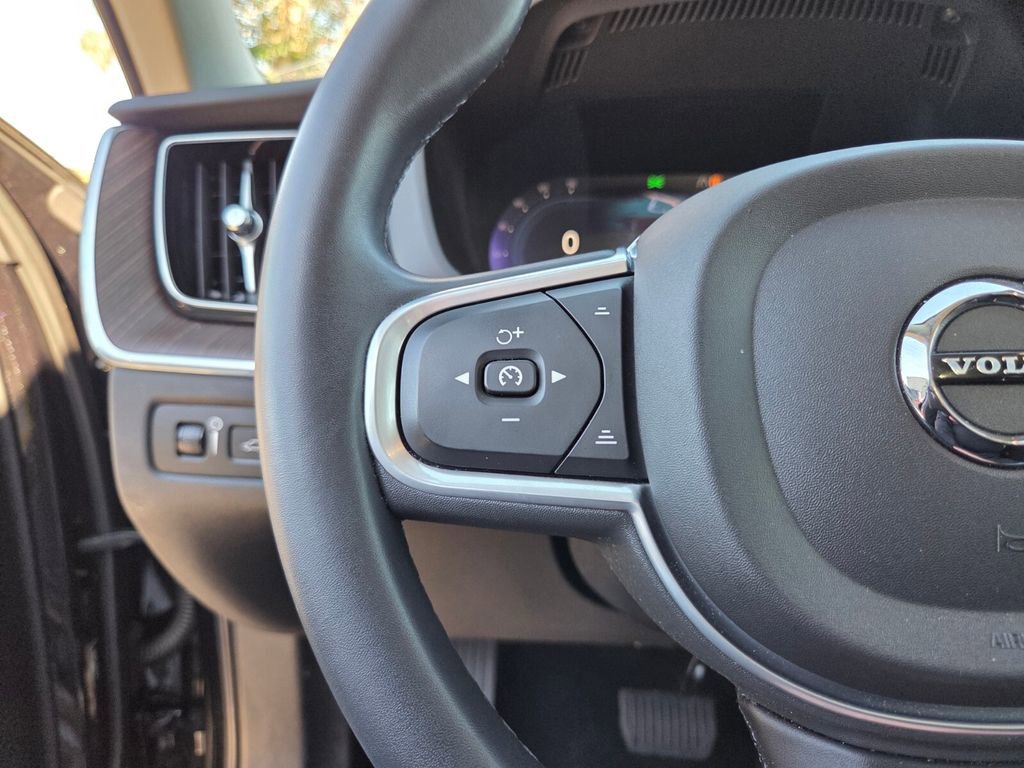 Used 2022 Volvo XC60 T8 Inscription Expression w/ Advanced Package image 29