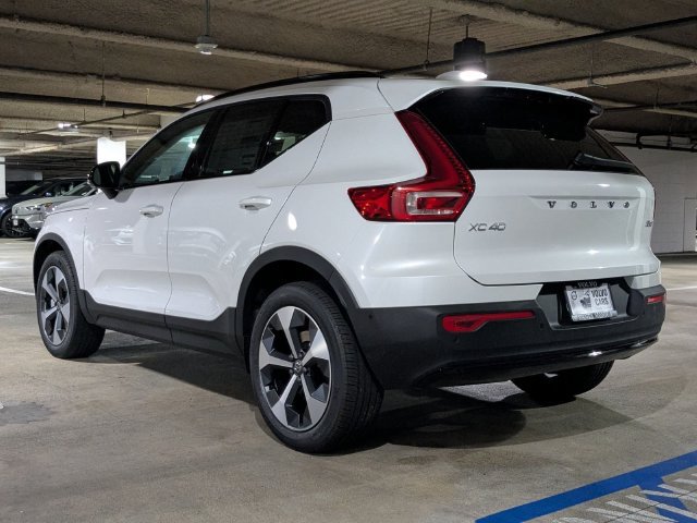 New 2026 Volvo XC40 B5 Plus w/ Climate Package AWD/4WD image 5